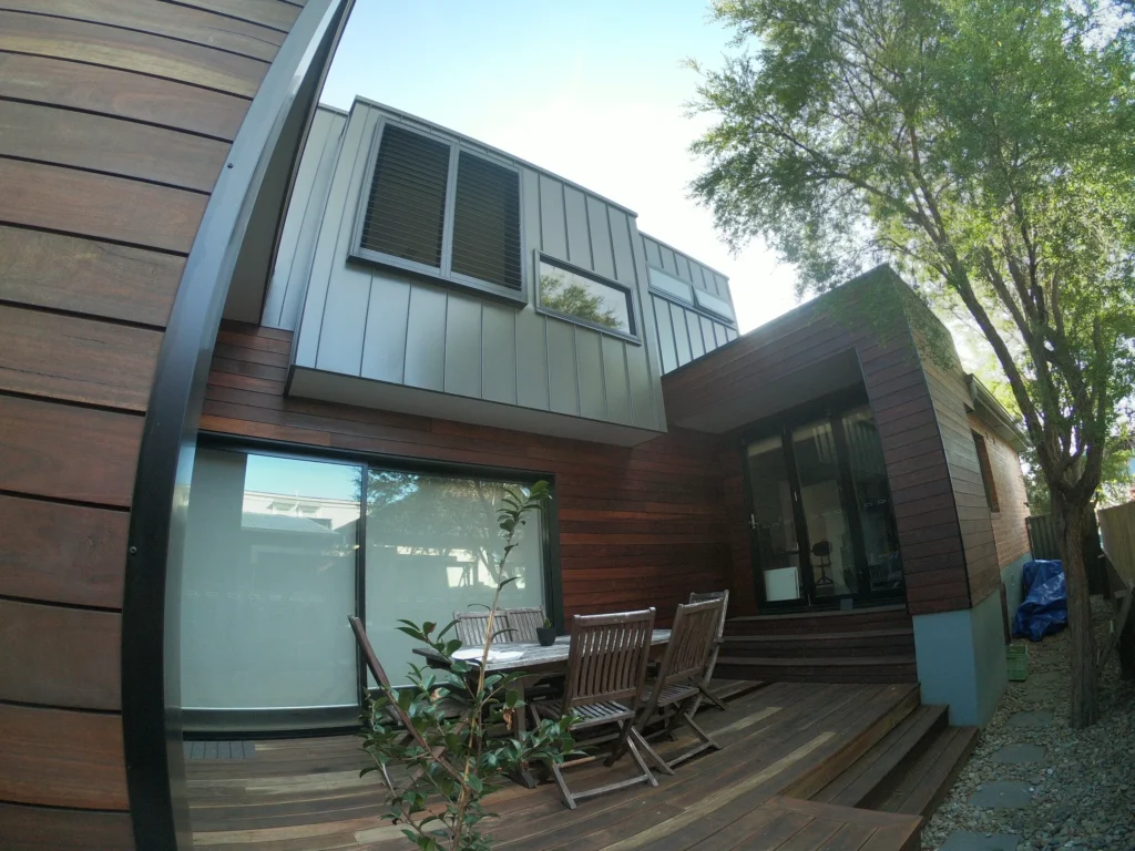Timber and metal exterior of an extension in Lilyfield by Canstruct Builders.